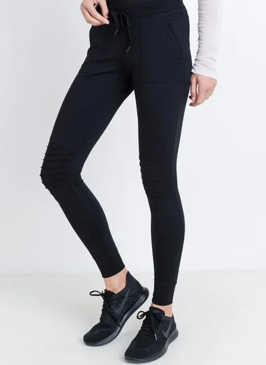 Finish Line Workout Pants in Black