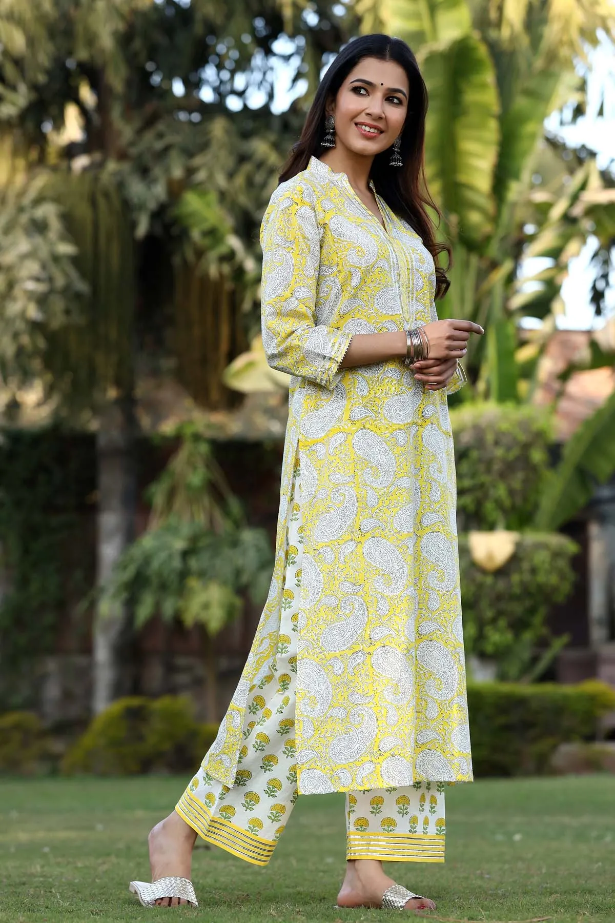 Kurta/Pant Set In Lemon Yellow Paisley Print