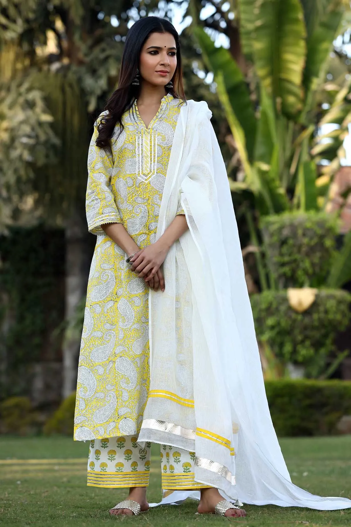 Kurta/Pant Set In Lemon Yellow Paisley Print