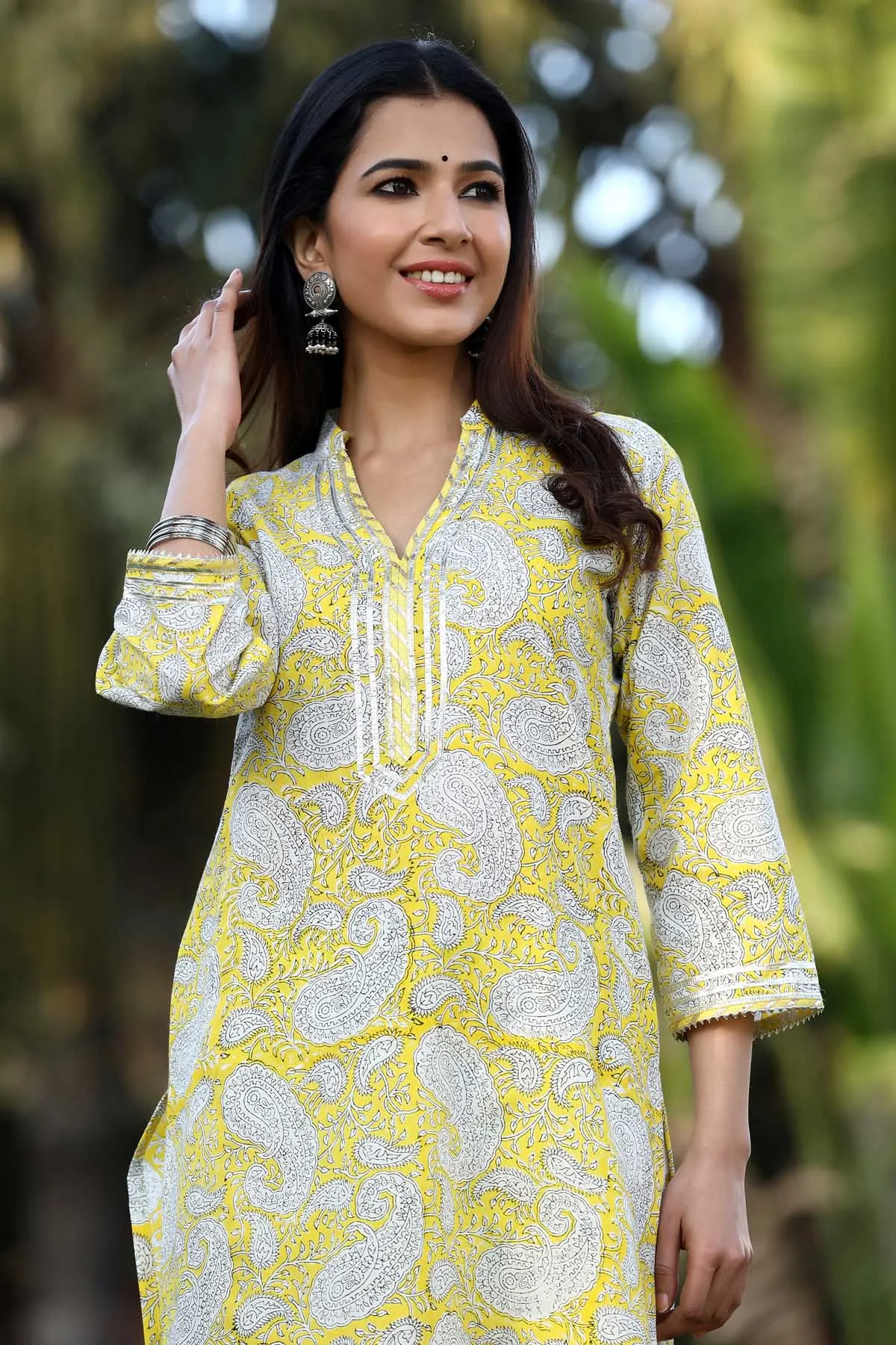 Kurta/Pant Set In Lemon Yellow Paisley Print