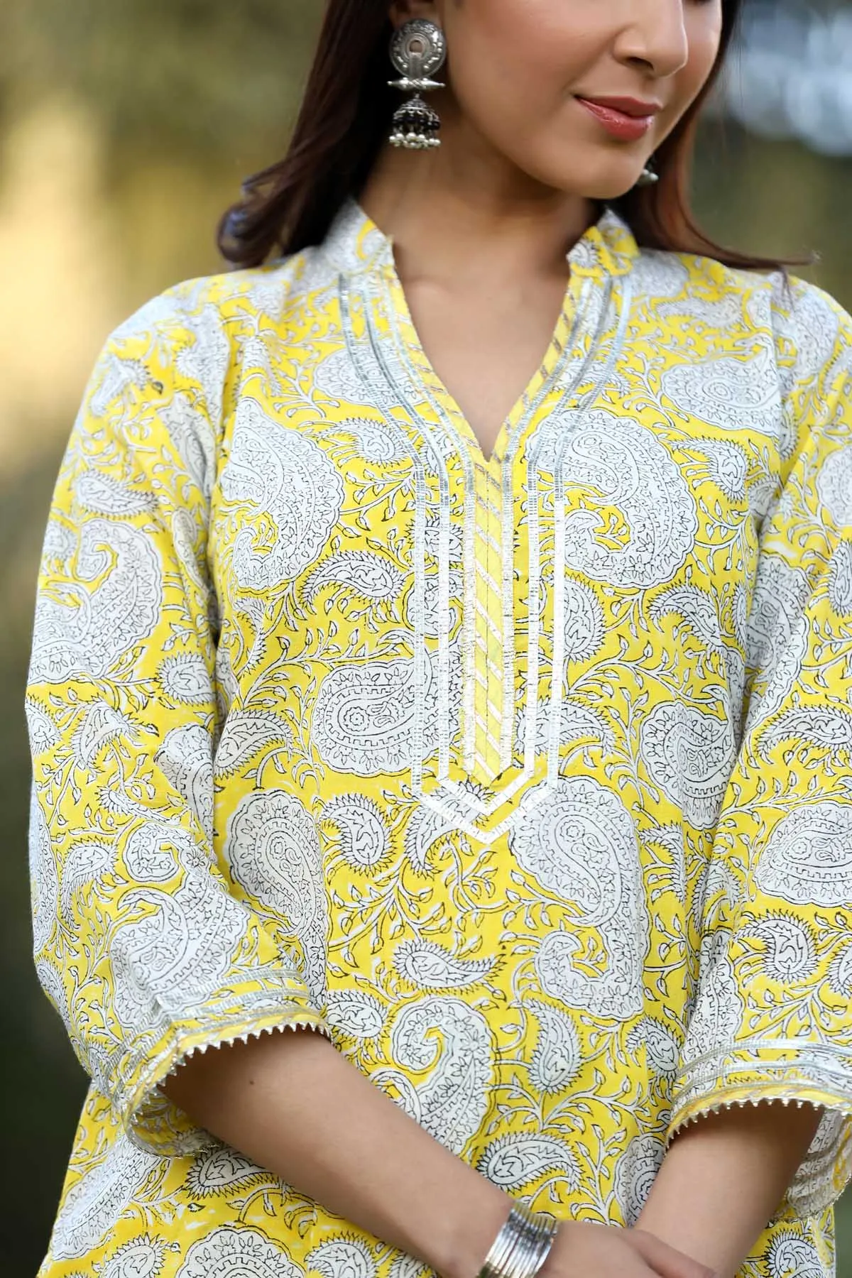 Kurta/Pant Set In Lemon Yellow Paisley Print