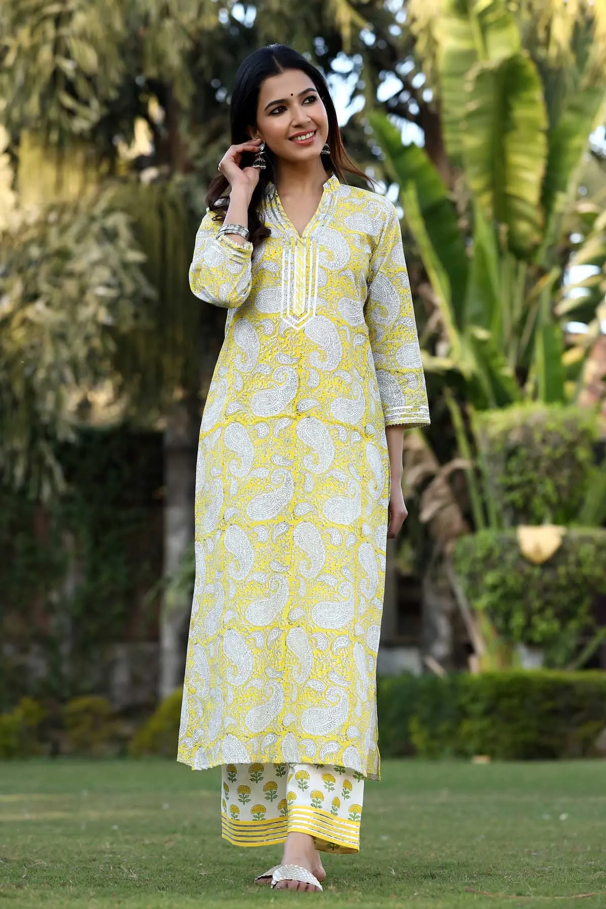 Kurta/Pant Set In Lemon Yellow Paisley Print